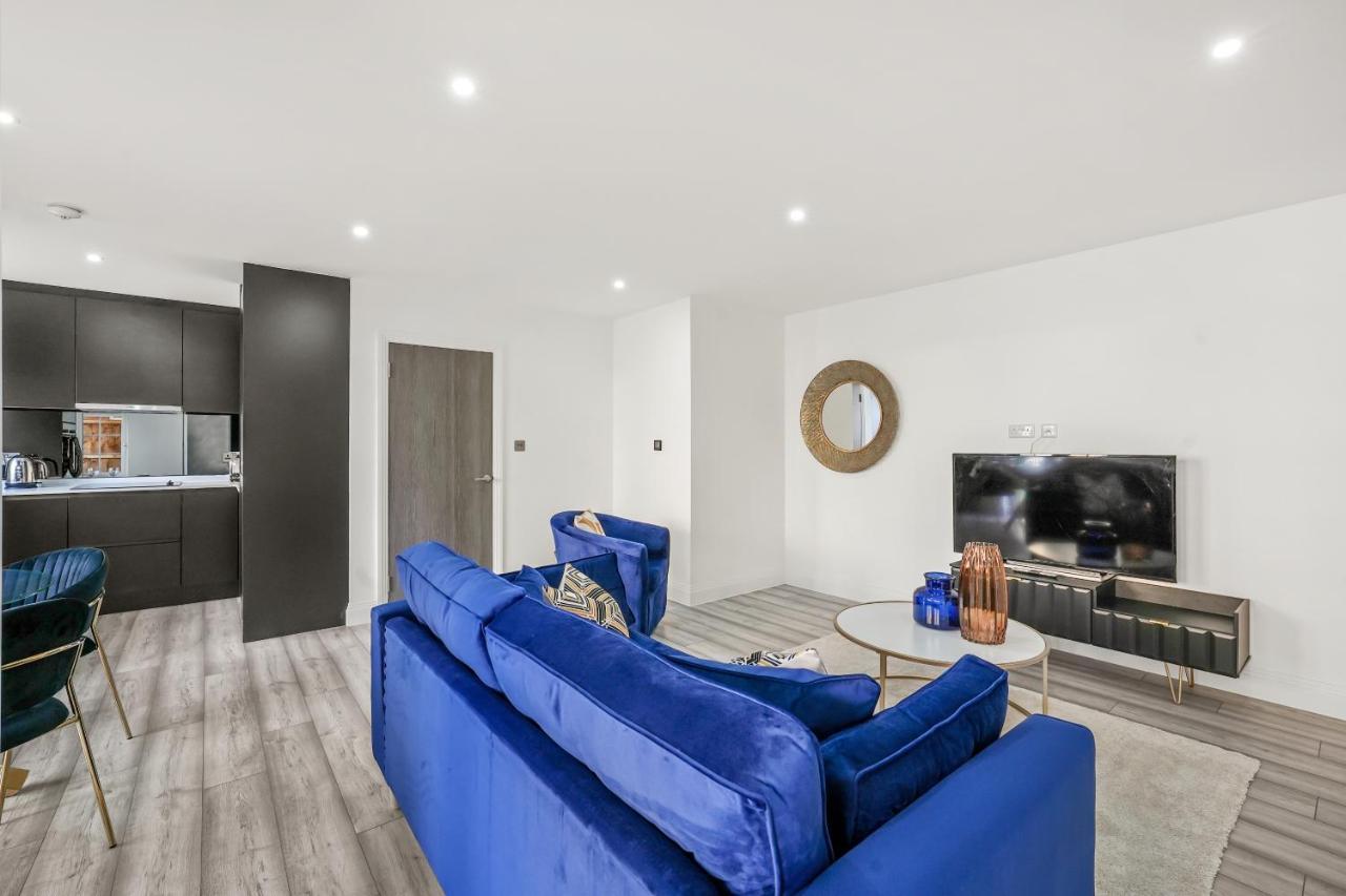 Drake House Apt 3 In Staines - Free Parking - Heathrow - Thorpe Park Εξωτερικό φωτογραφία