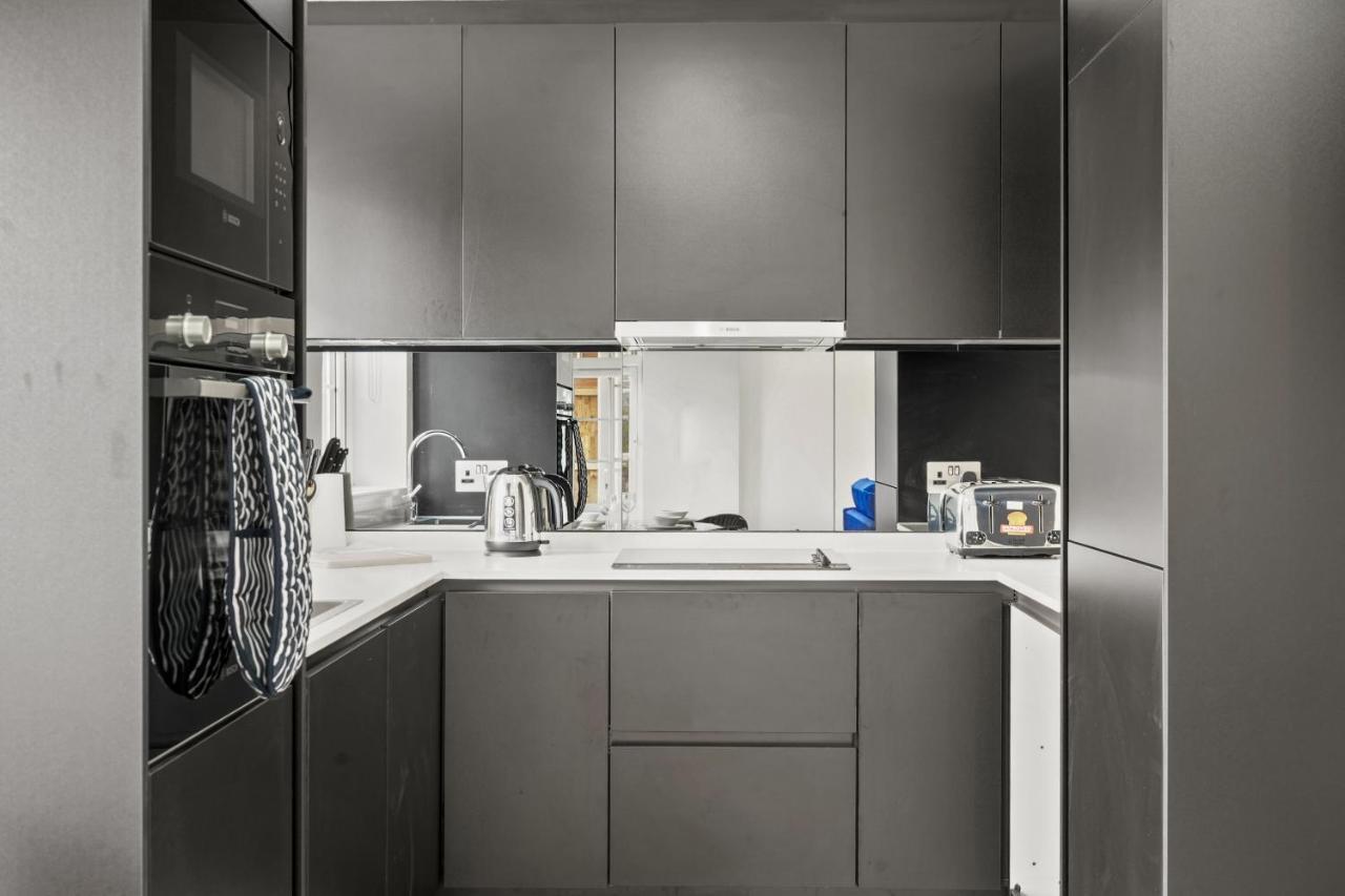 Drake House Apt 3 In Staines - Free Parking - Heathrow - Thorpe Park Εξωτερικό φωτογραφία