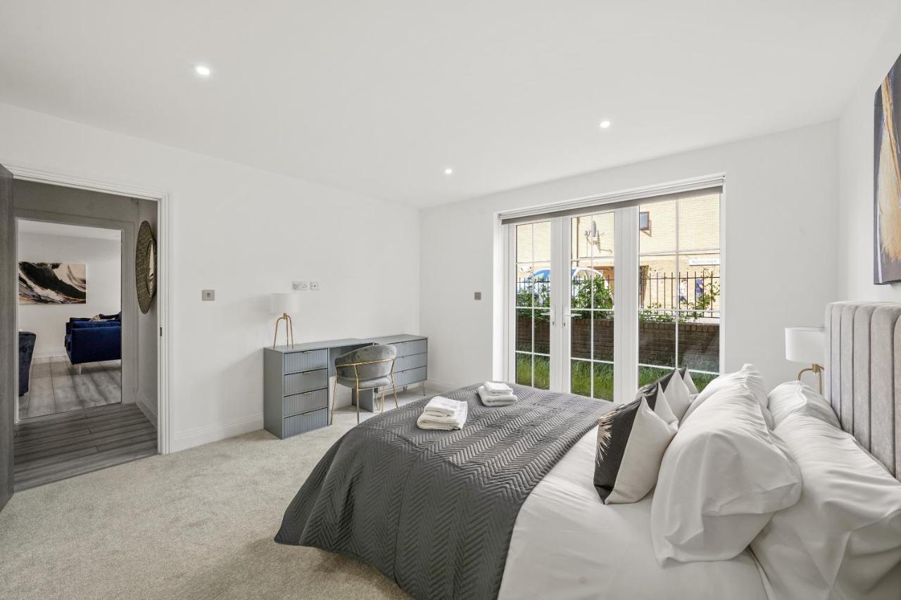 Drake House Apt 3 In Staines - Free Parking - Heathrow - Thorpe Park Εξωτερικό φωτογραφία