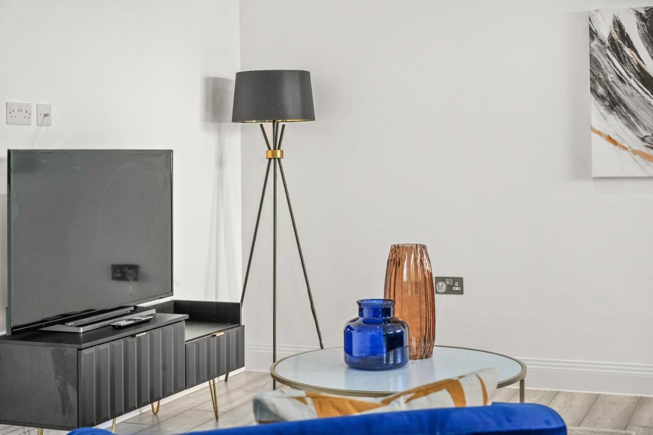 Drake House Apt 3 In Staines - Free Parking - Heathrow - Thorpe Park Εξωτερικό φωτογραφία
